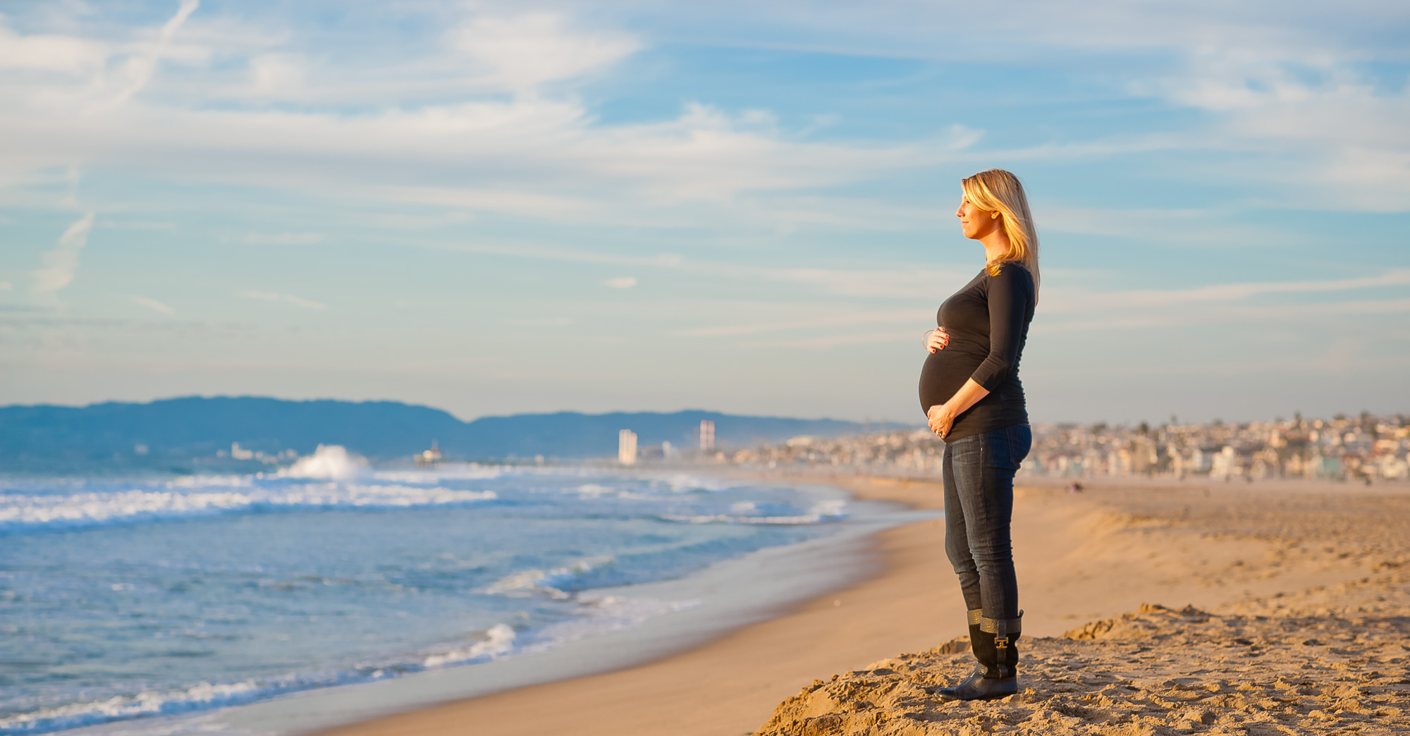 Lindsey’s Hermosa Beach Maternity Photo Shoot featured slider image